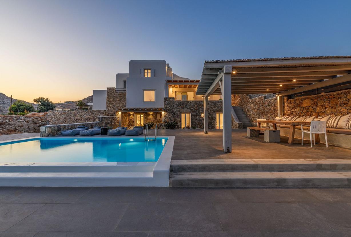 Cyc004 - Una villa de verano en la playa de Kalafatis