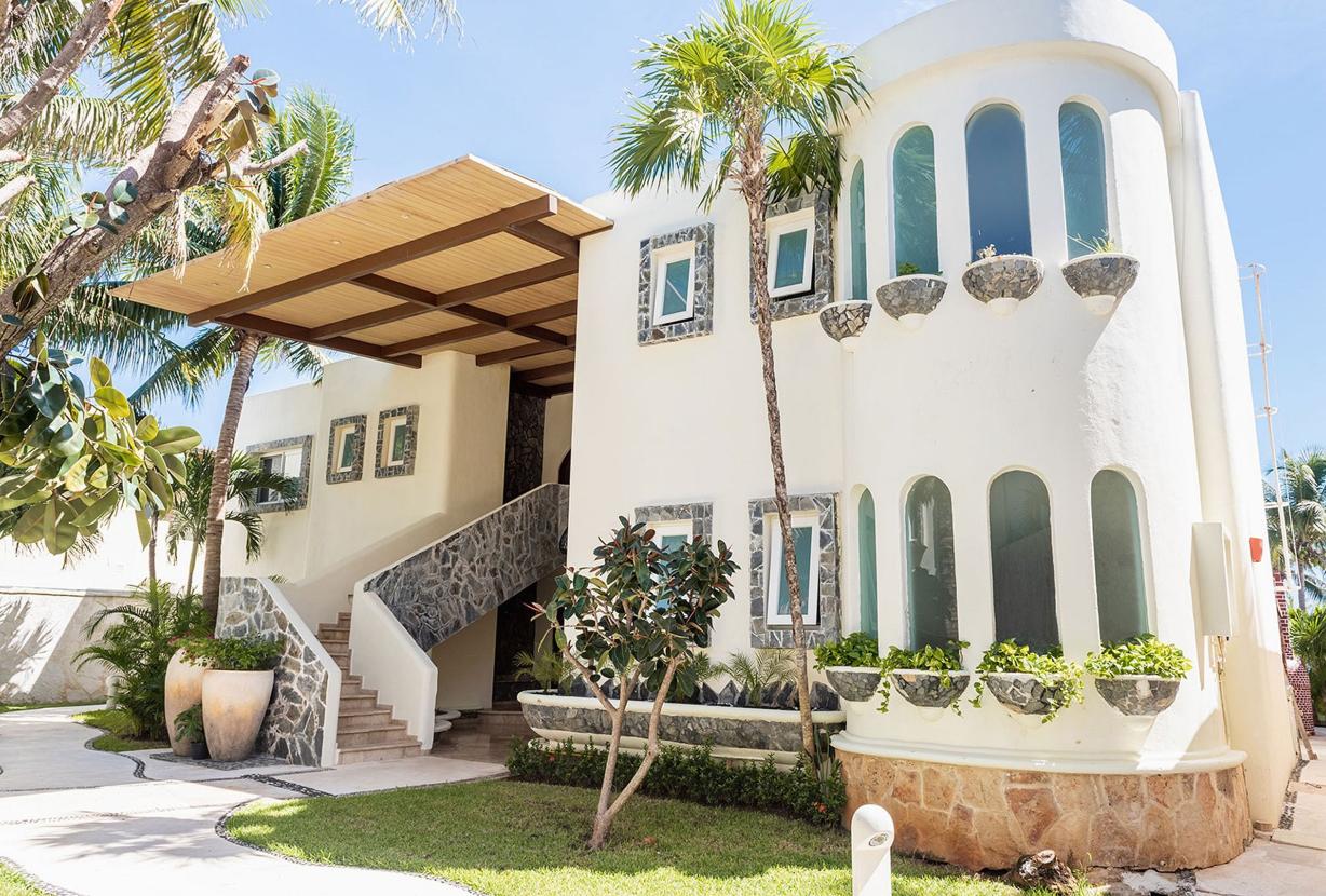 Pmo002 - Luxury mansion in Porto Morelos