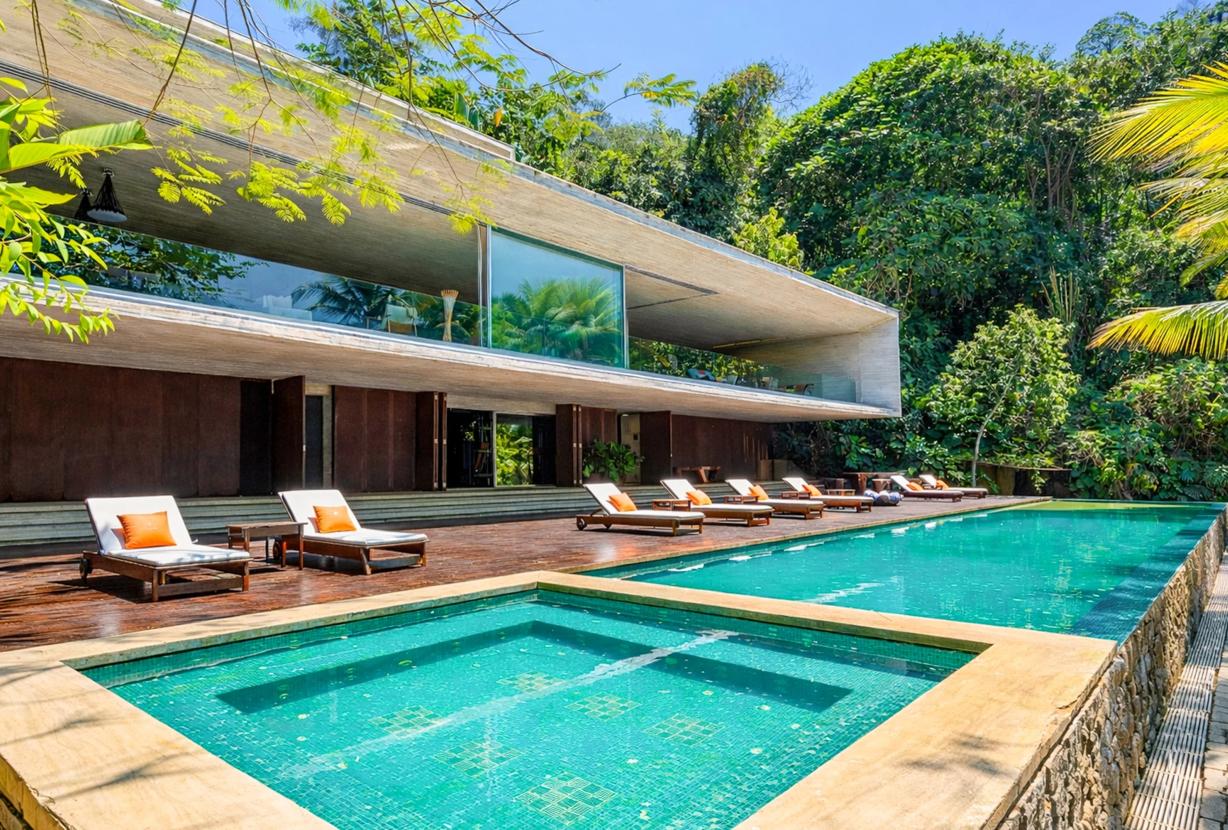Pty008 - Luxury beachfront villa in Paraty