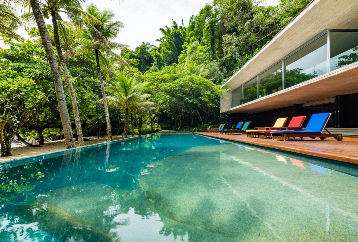 Pty008 - Luxury beachfront villa in Paraty