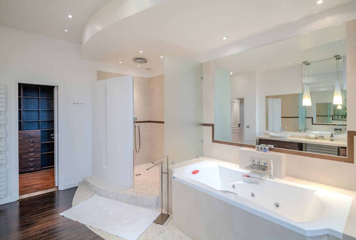 Par013 - 4 bedroom apartment on Champs de Mars