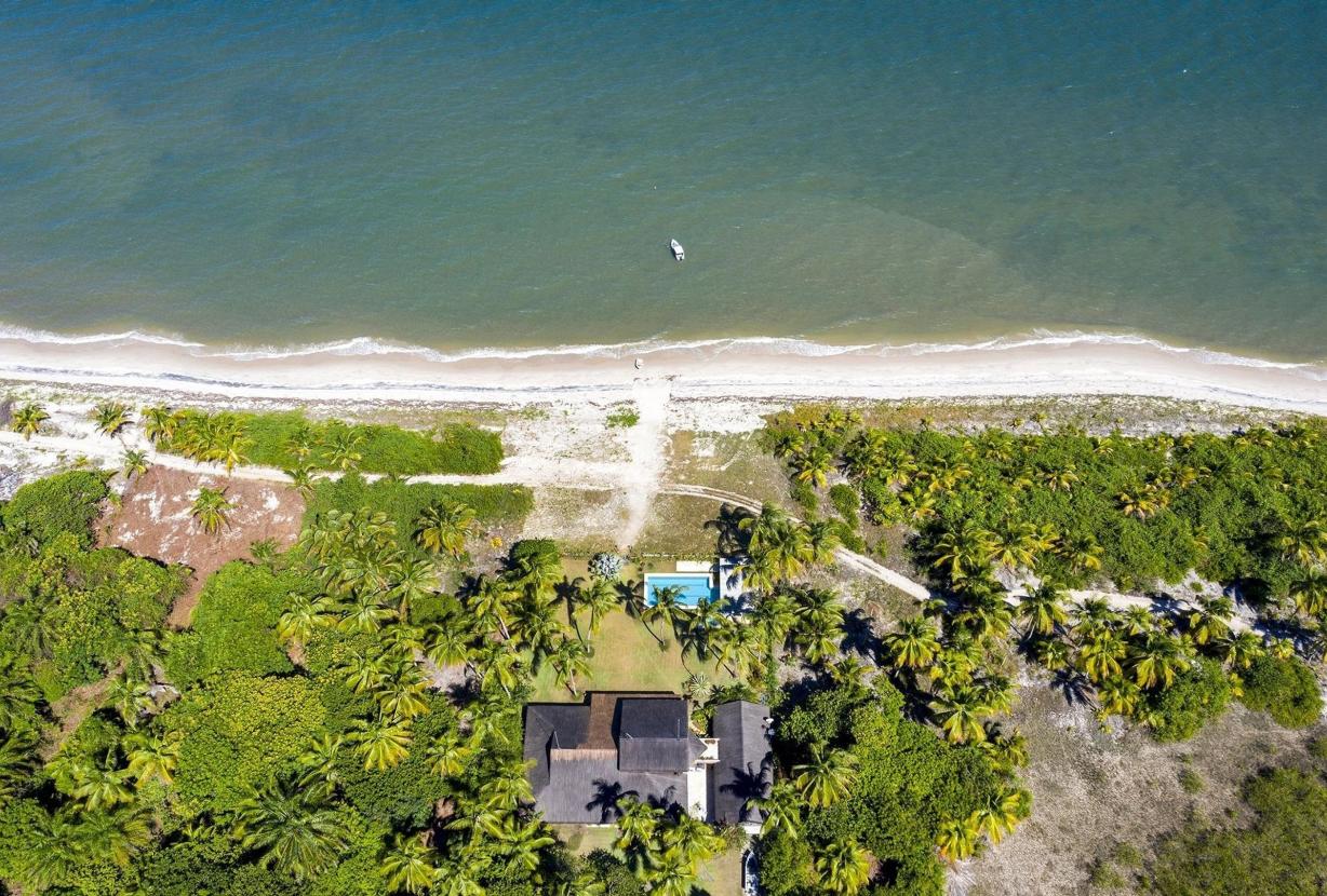 Bah329 - Hermosa villa frente al mar en Maraú