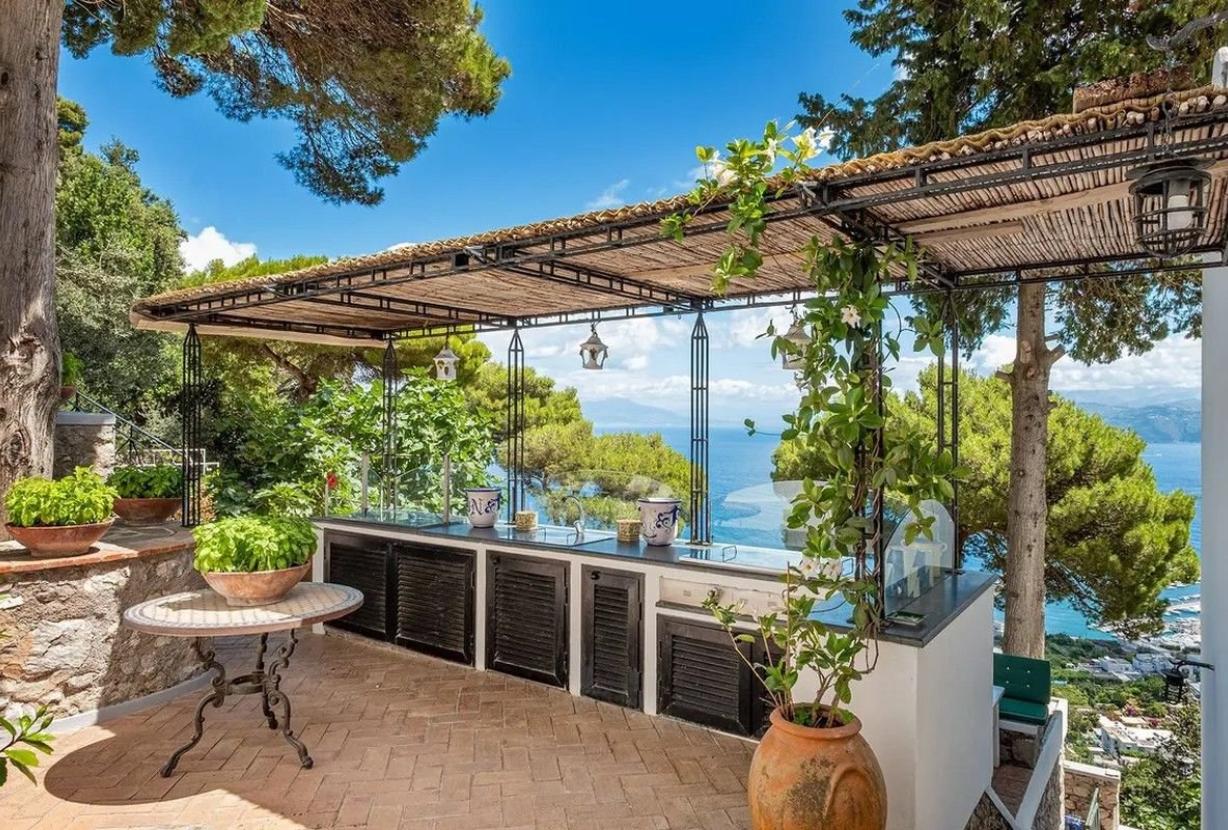 Cam018 - Une Villa aux Vues Imprenables sur l'Île de Capri
