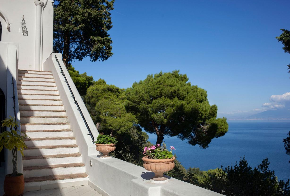 Cam018 - Una Villa con Vistas Impresionantes en Capri