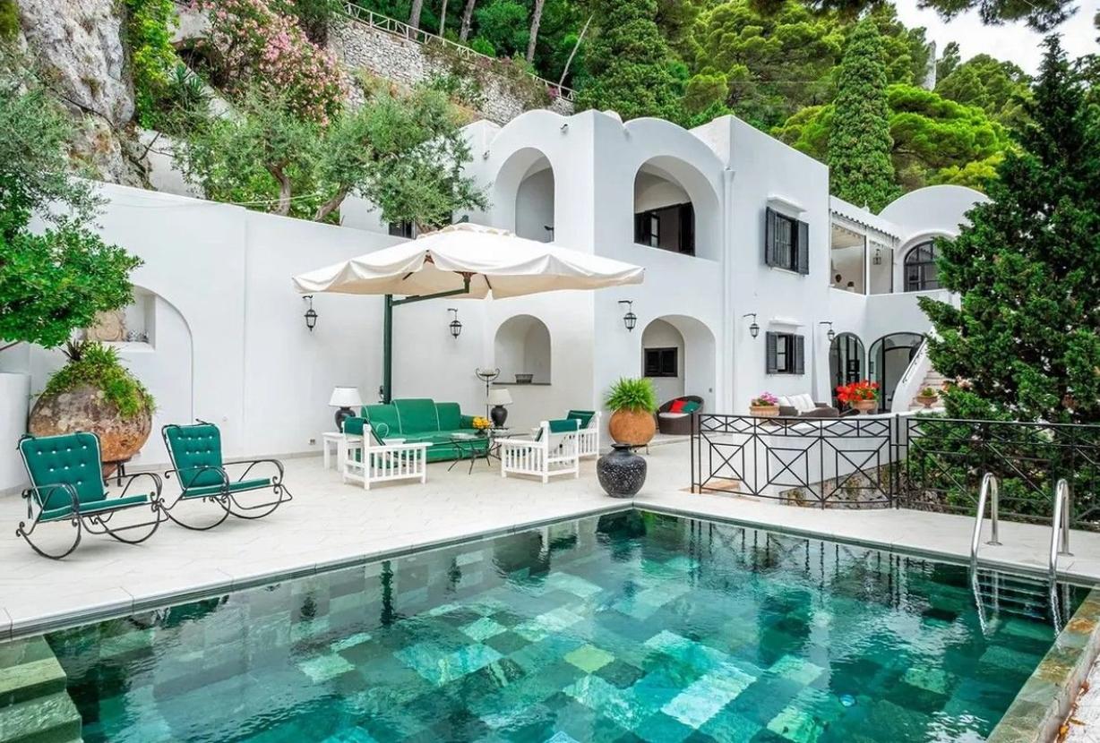 Cam017 - Una Villa con Piscina en la Isla de Capri