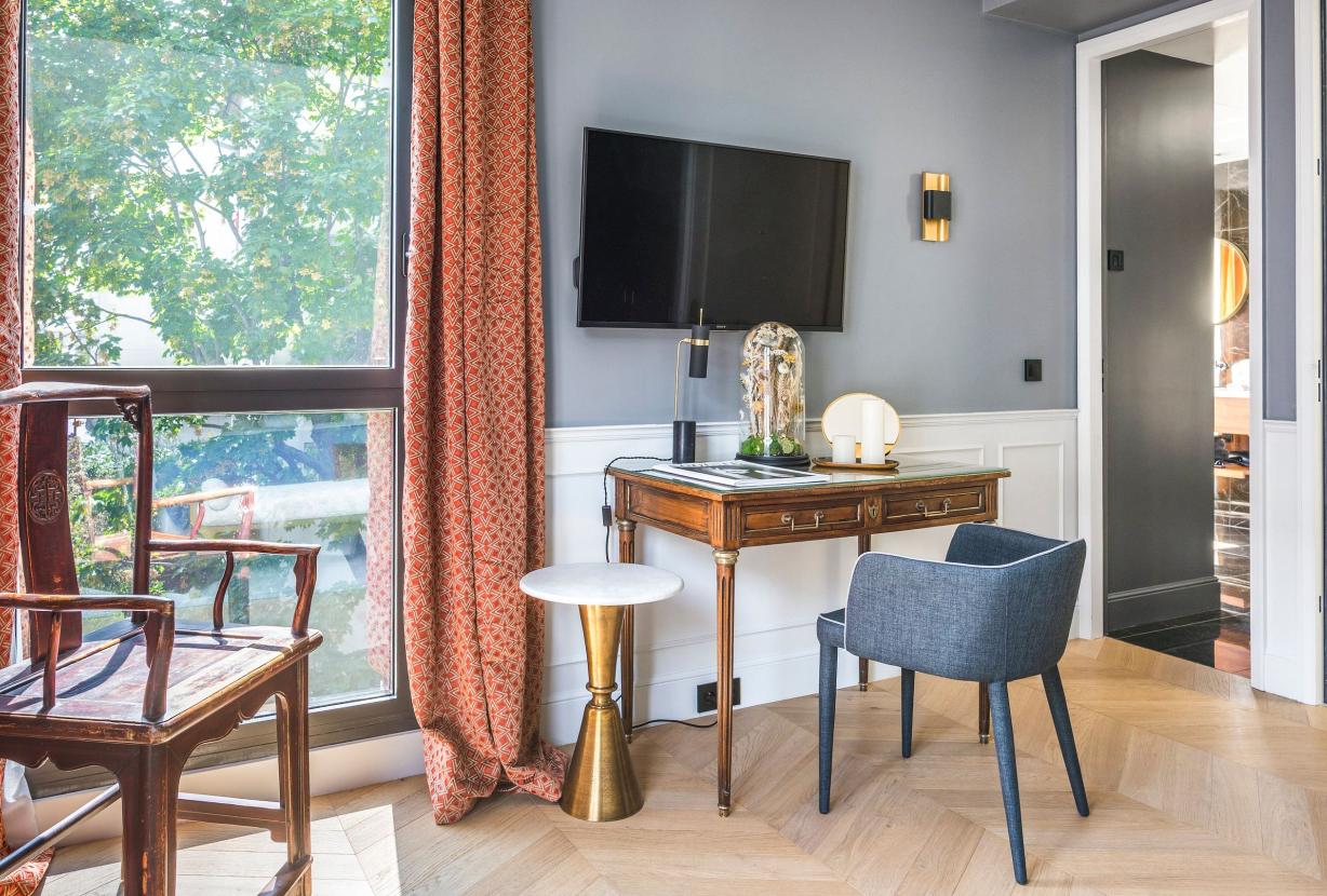 Par003 - An Exceptional Parisian Experience