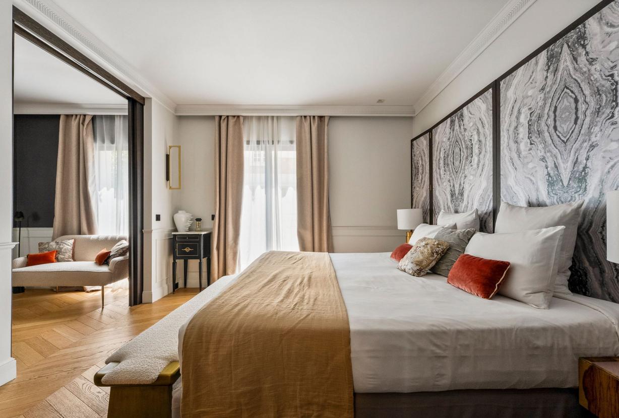Par003 - An Exceptional Parisian Experience