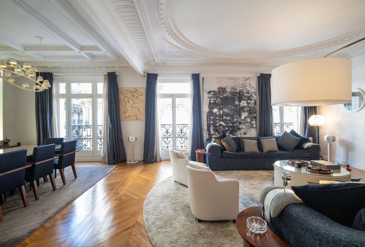 Par097 - Vaste appartement de luxe à Paris 8