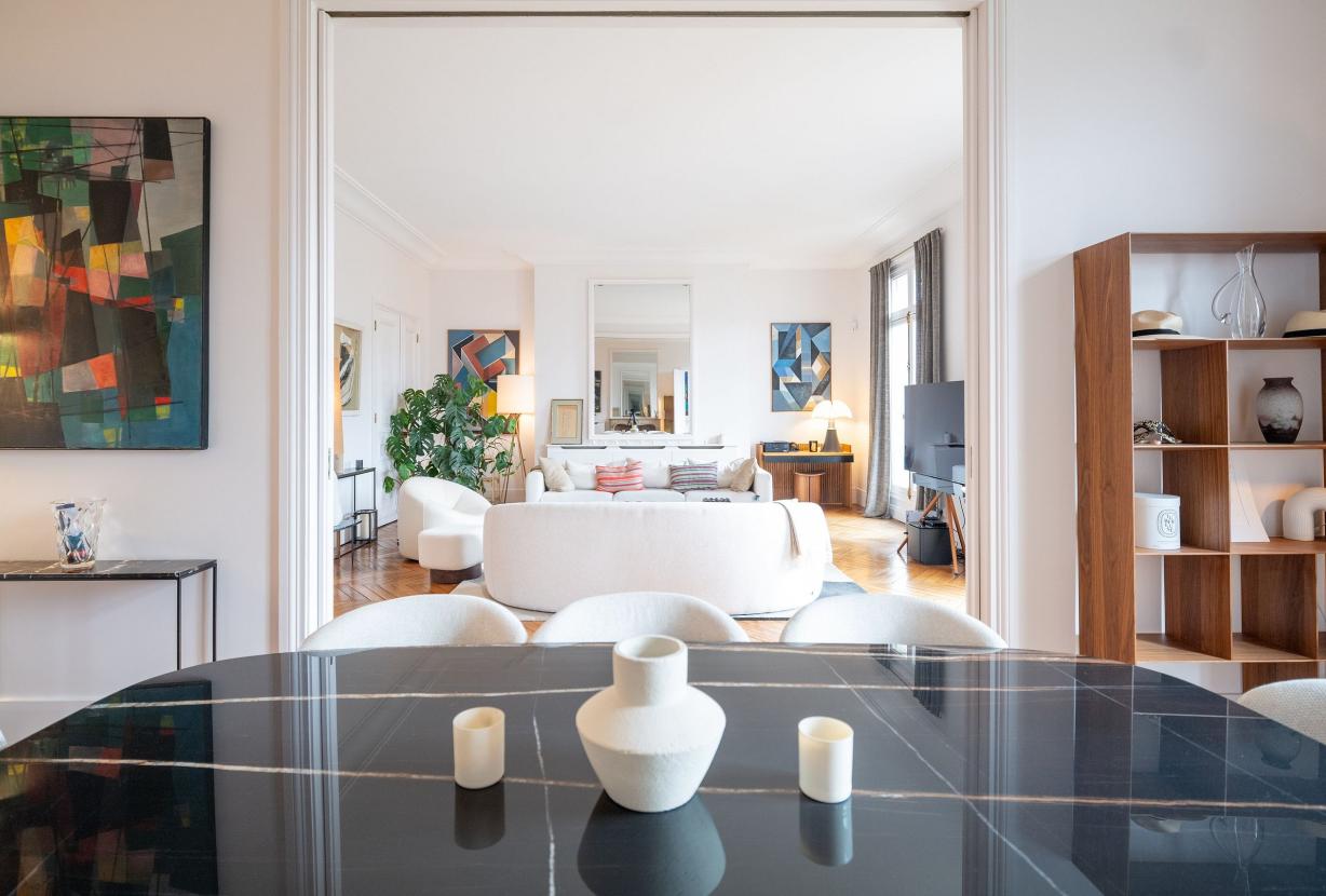 Par102 - Beautiful Haussmann-style apartment with an unobstructed view of the Eiffel Tower