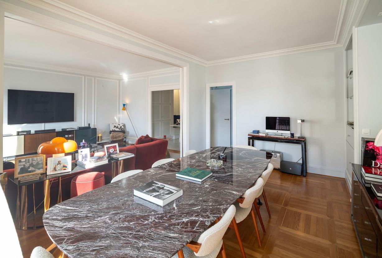 Par107 - Appartement de luxe avec une chambre en suite sur l'Avenue Montaigne.