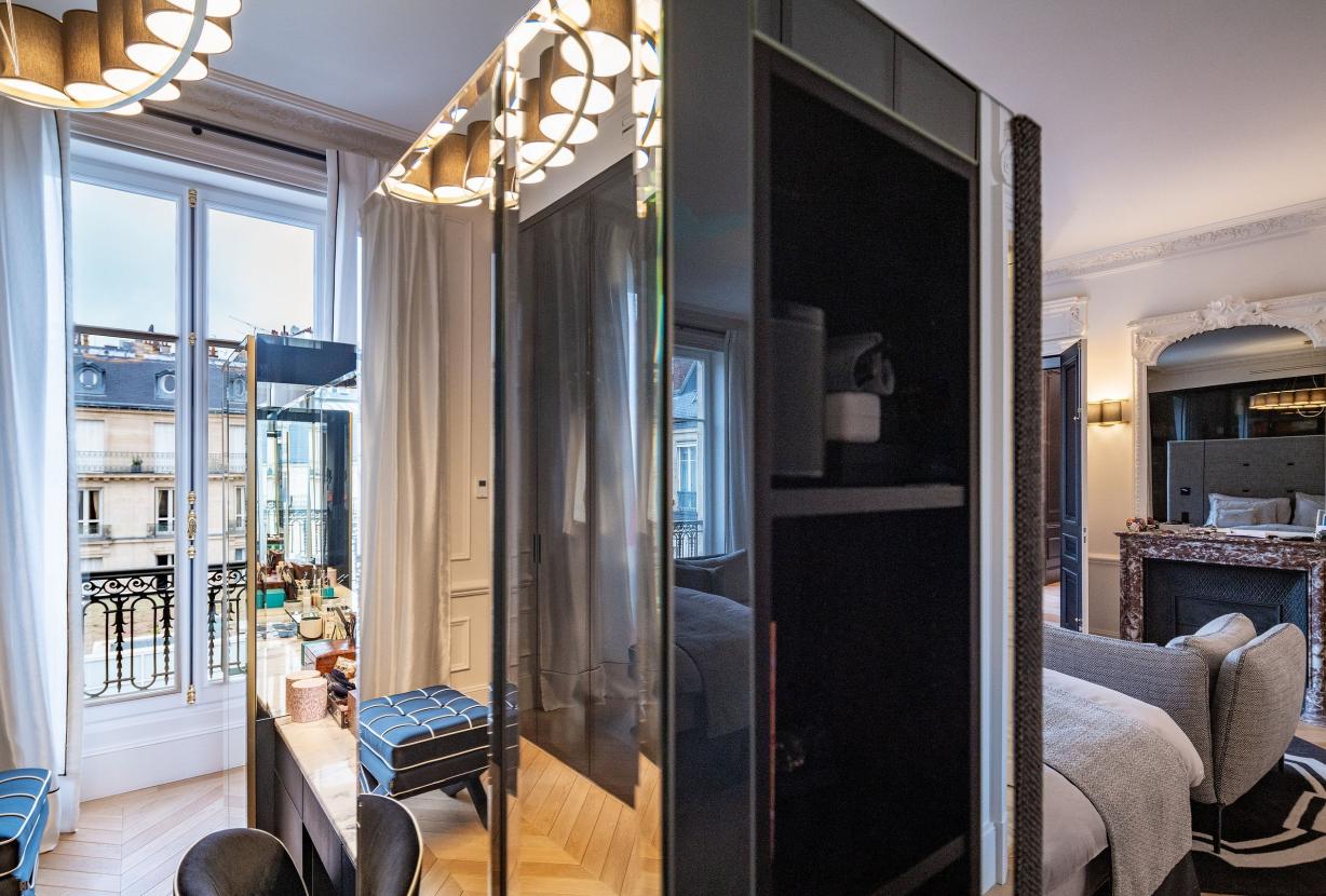 Par047 - Luxurious Duplex on Avenue George V