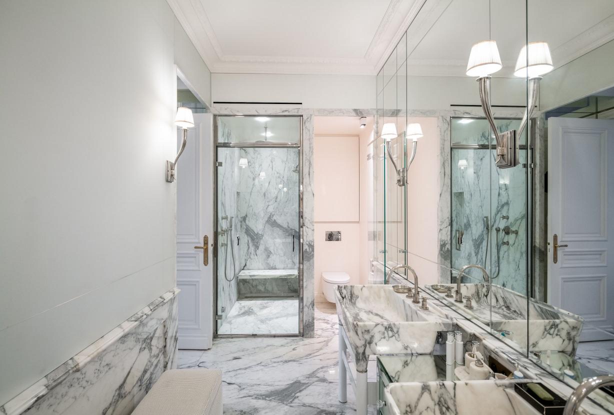 Par047 - Luxurious Duplex on Avenue George V