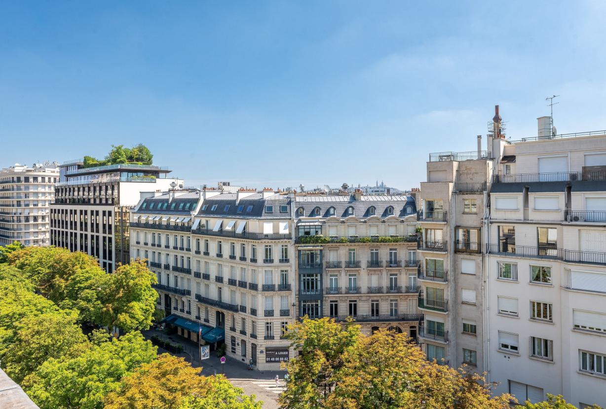 Par047 - Luxurious Duplex on Avenue George V