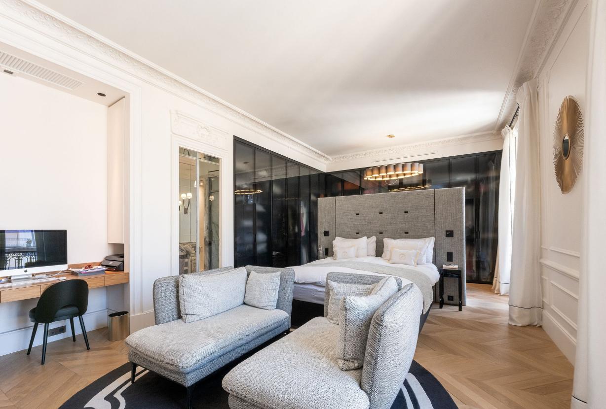 Par047 - Luxurious Duplex on Avenue George V