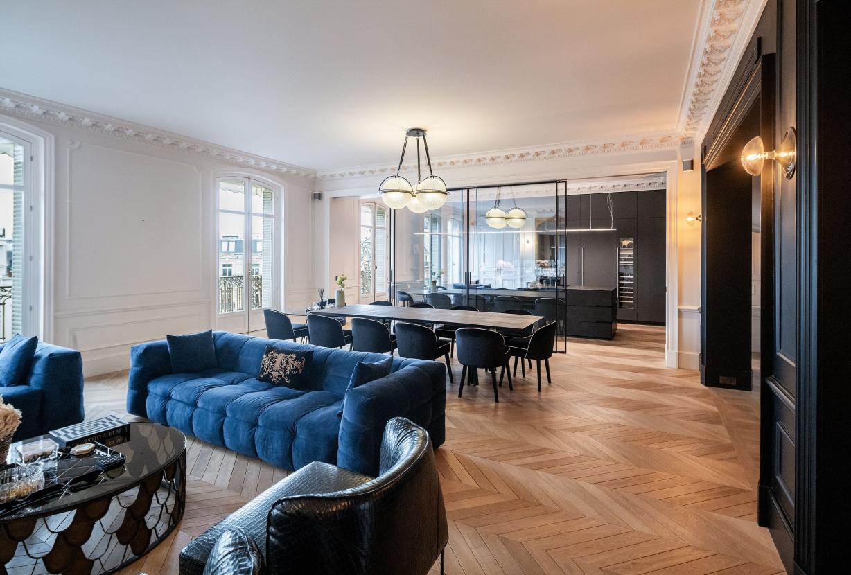 Par047 - Luxurious Duplex on Avenue George V