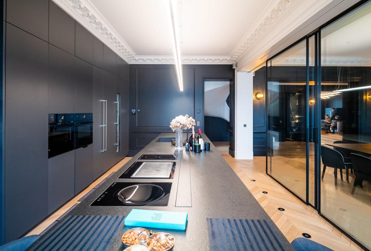 Par047 - Luxurious Duplex on Avenue George V