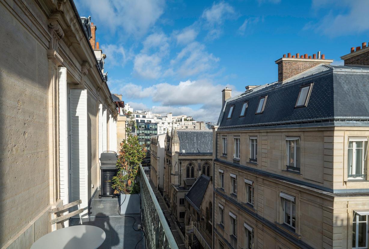 Par088 - Stunning penthouse on avenue Marceau