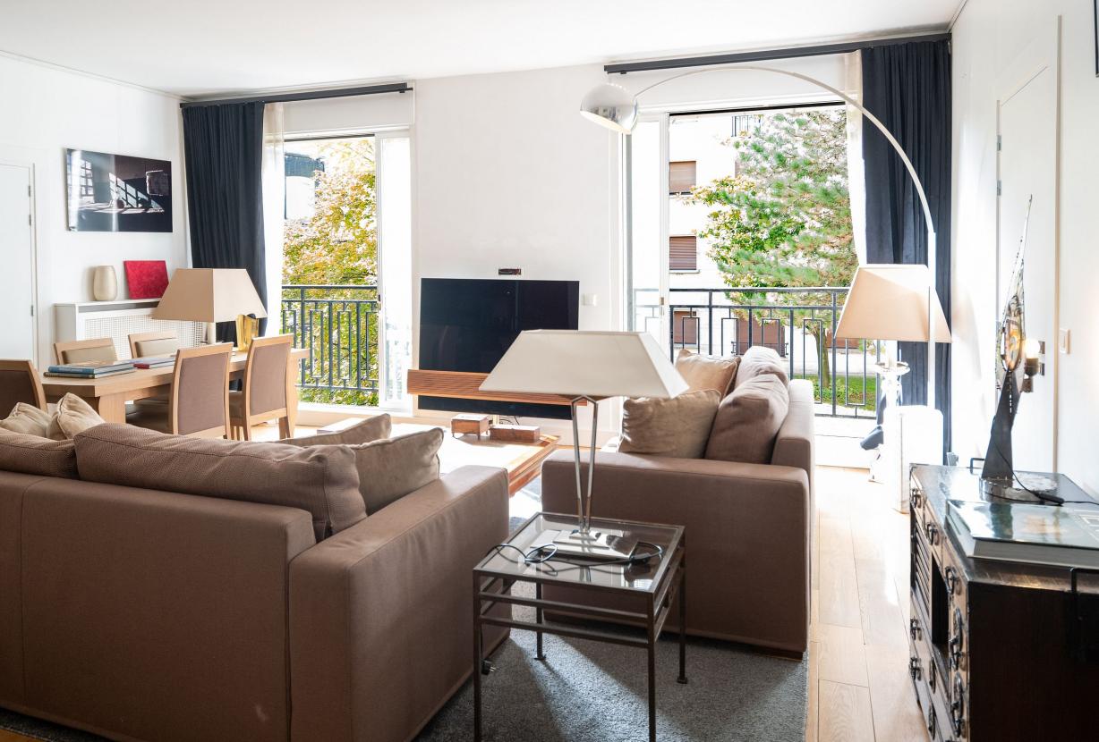 Par113 - Confortável apartamento de 2 quartos na Avenida Montaigne.