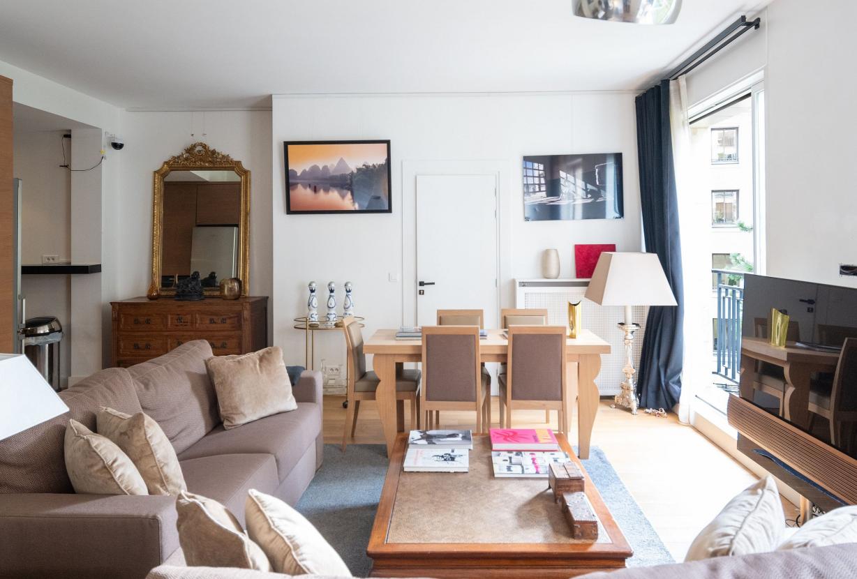 Par113 - Confortável apartamento de 2 quartos na Avenida Montaigne.