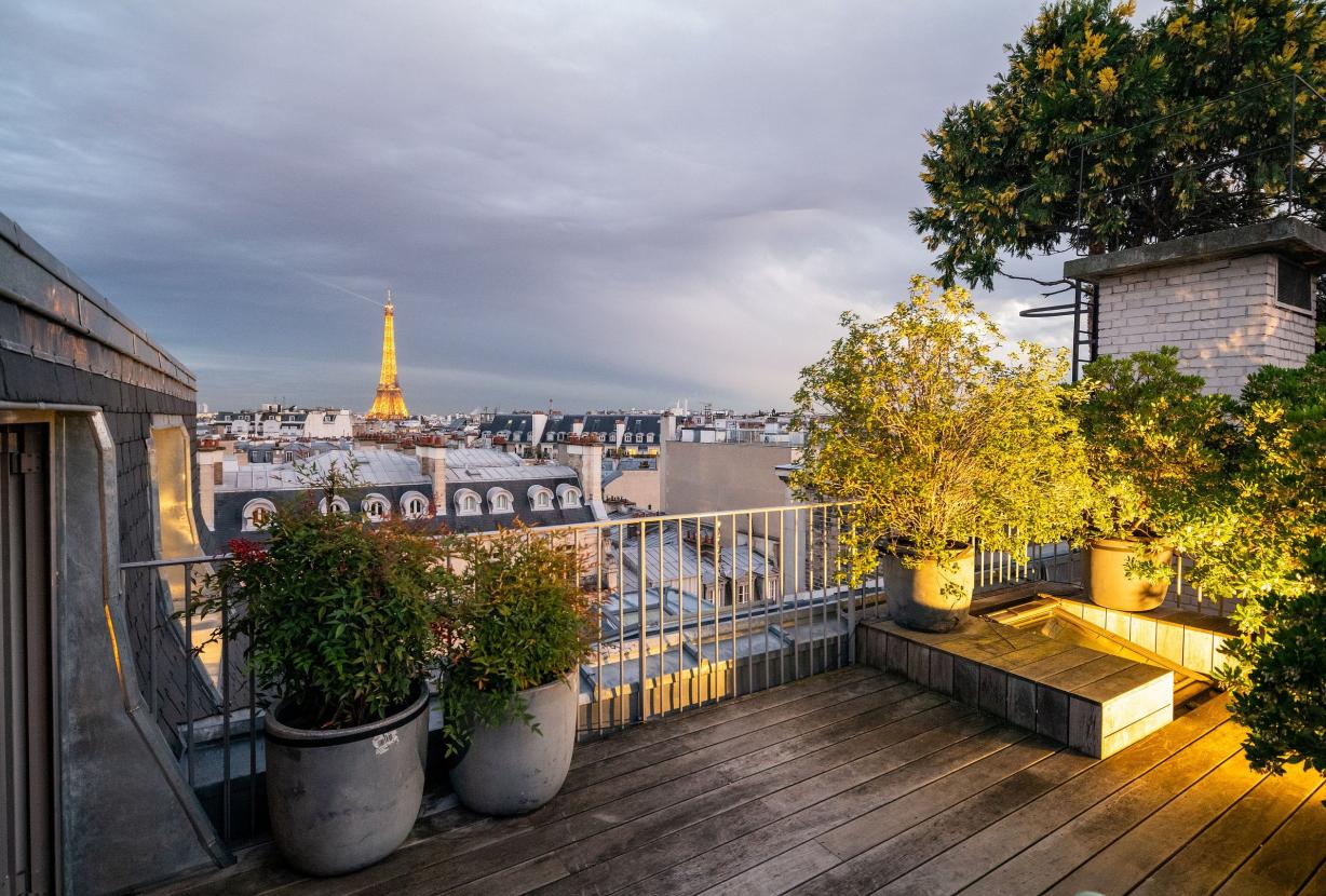 Par087 - Incroyable penthouse parisien avec toit-terrasse