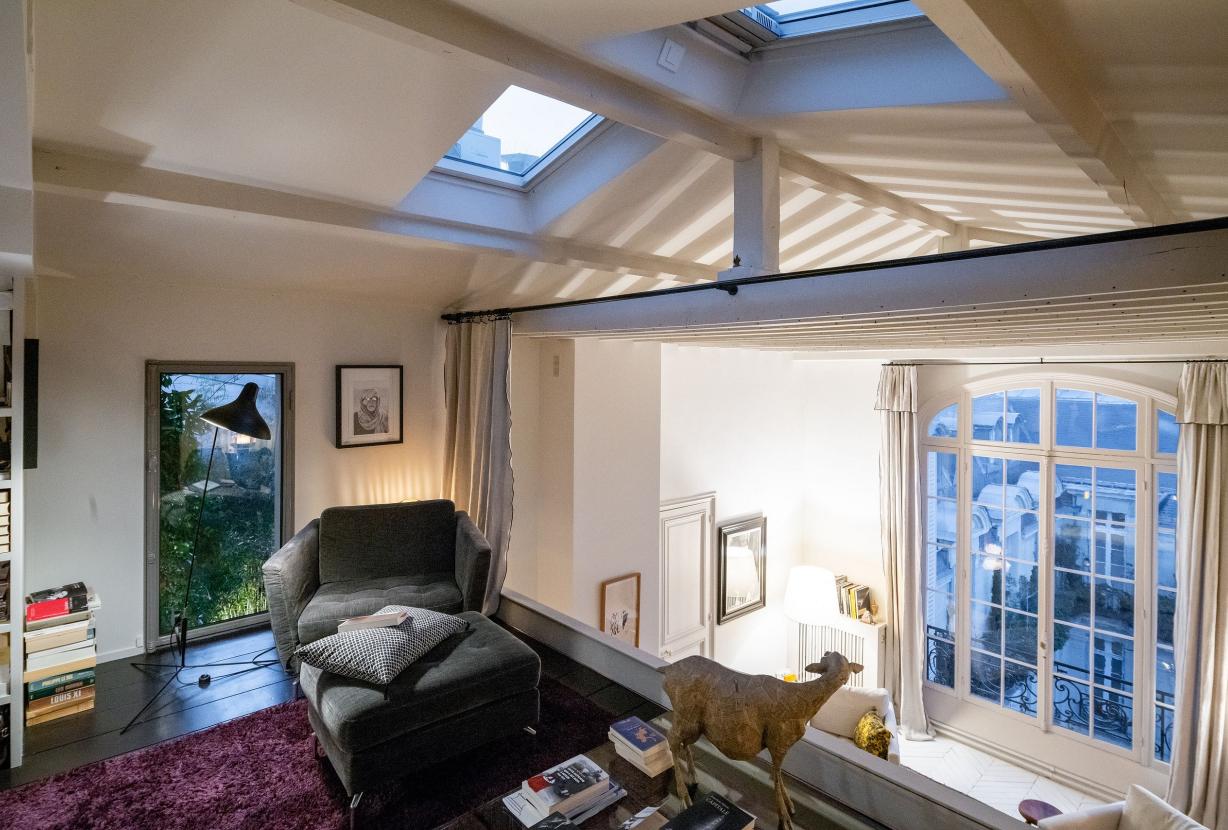 Par087 - Incroyable penthouse parisien avec toit-terrasse