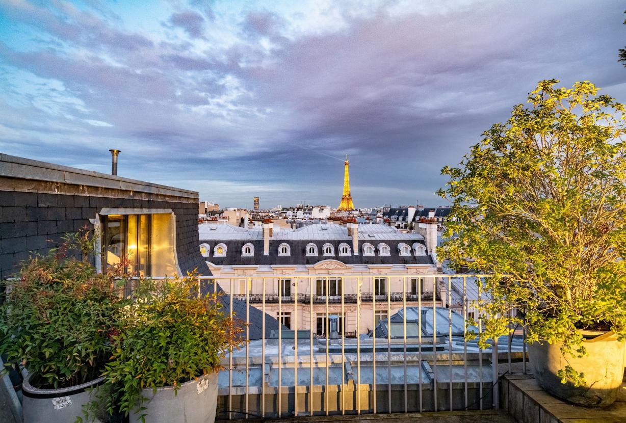 Par087 - Incroyable penthouse parisien avec toit-terrasse
