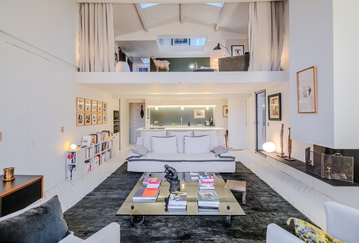 Par087 - Incroyable penthouse parisien avec toit-terrasse