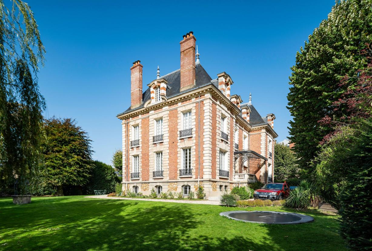 Idf013 - High-end mansion in Versailles