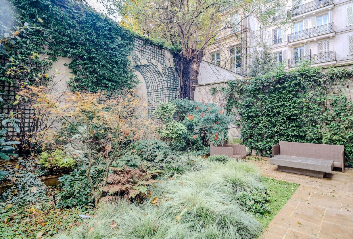 Par069 - Apartment with garden in Saint Germain