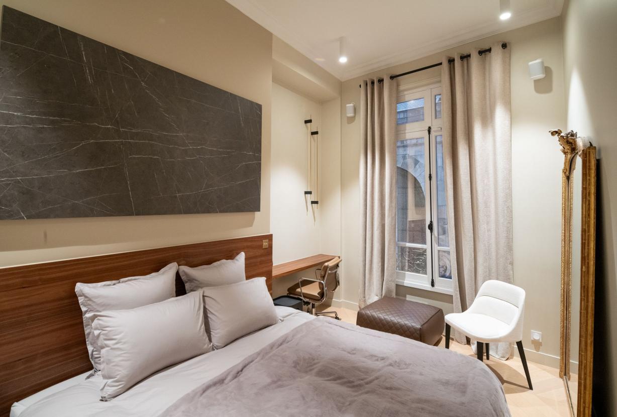 Par073 - Luxury apartment in Palais Royal