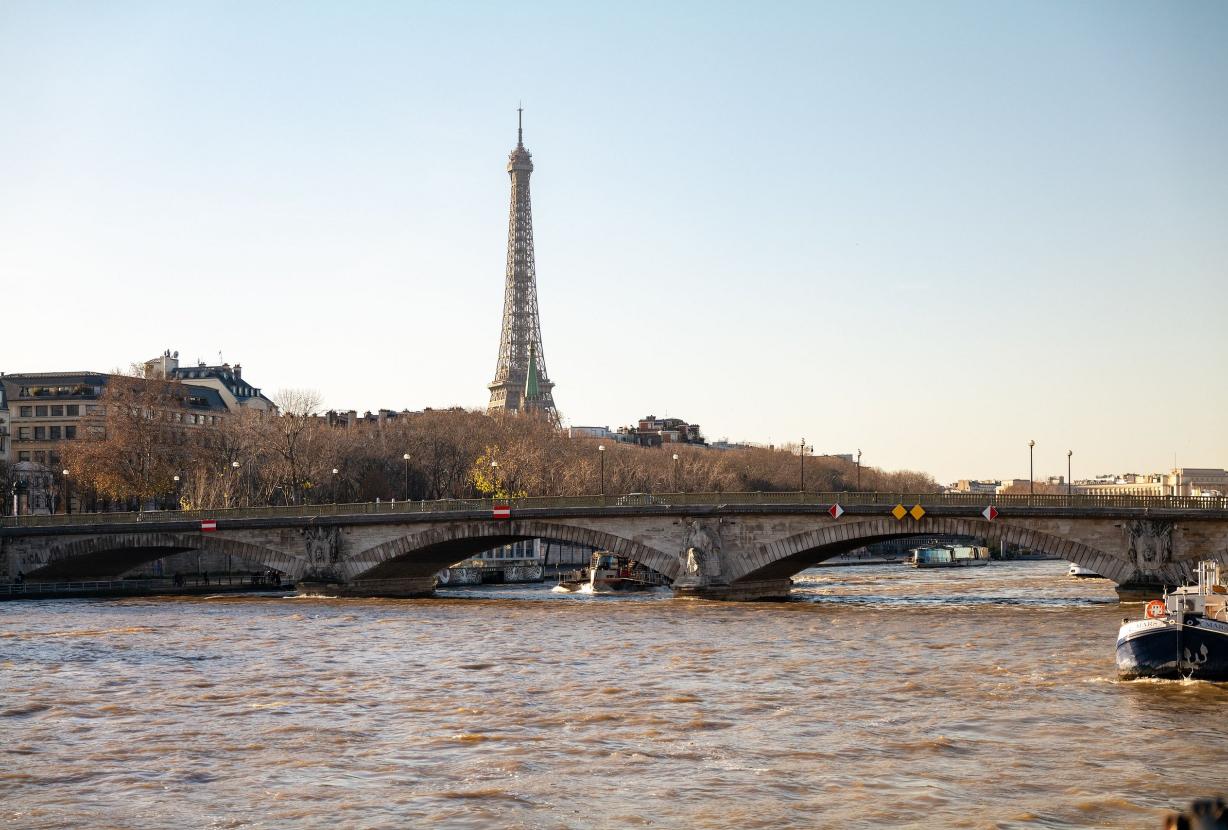 Par054 - Péniche de prestige à Paris