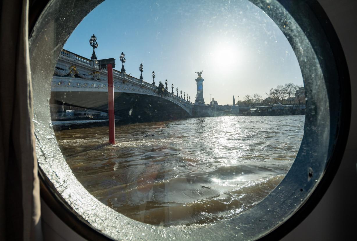 Par054 - Casa Flotante de Lujo en París