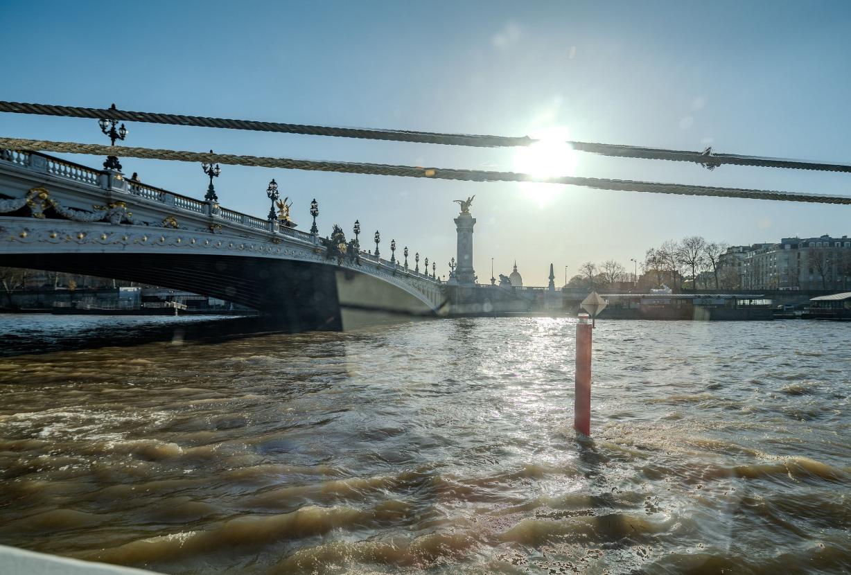 Par054 - Péniche de prestige à Paris