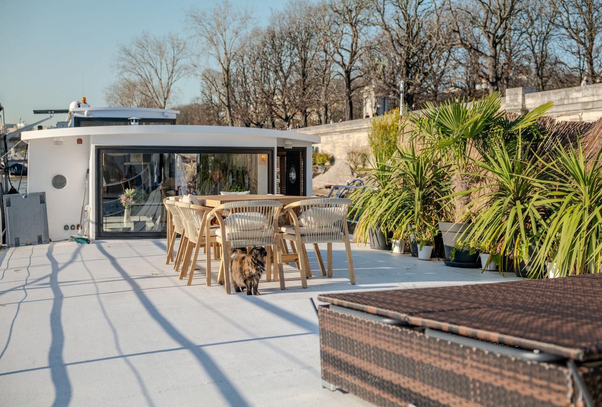 Par054 - Casa Flotante de Lujo en París