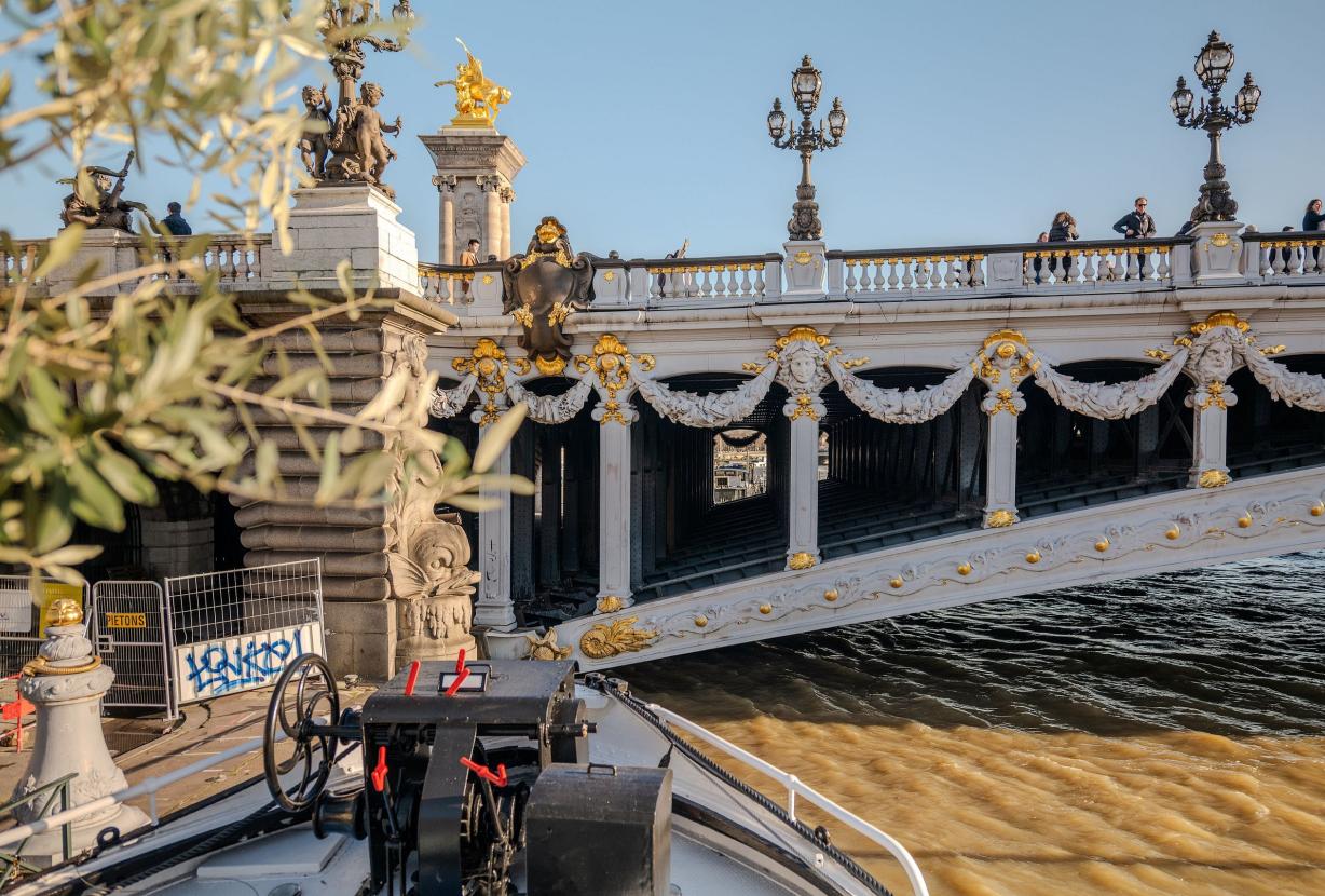 Par054 - Péniche de prestige à Paris