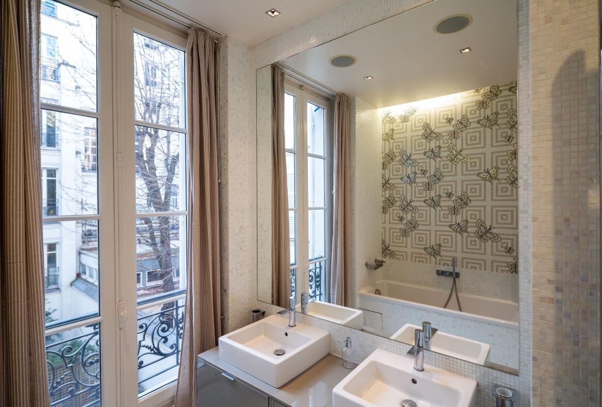 Par191 - Appartement de quatre chambres à Paris 8.