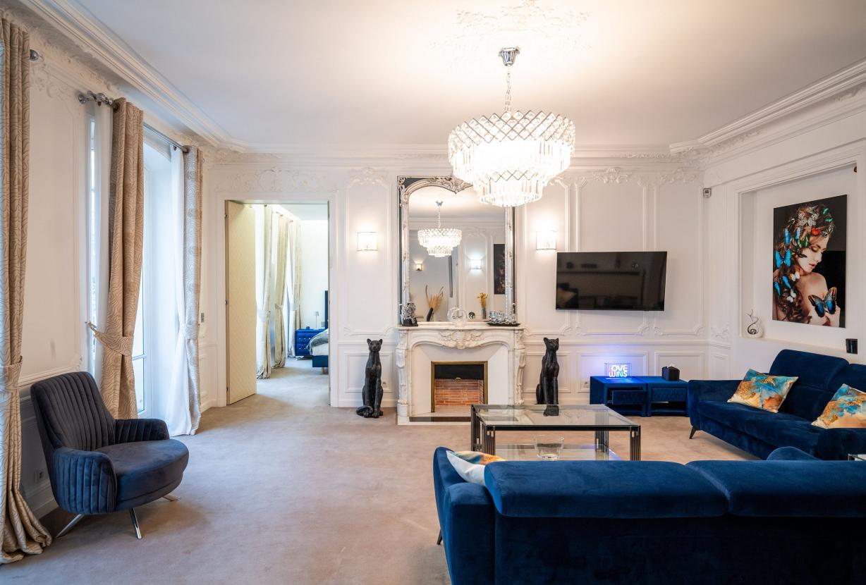 Par191 - Appartement de quatre chambres à Paris 8.