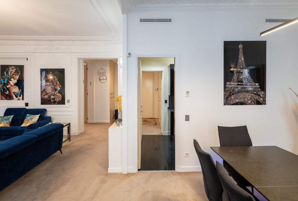 Par191 - Appartement de quatre chambres à Paris 8.