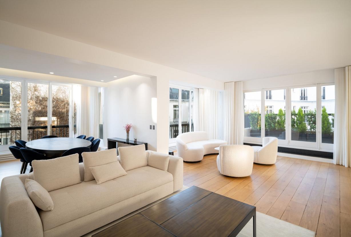 Par024 - Luxury 3 bedroom apartment on Montaigne