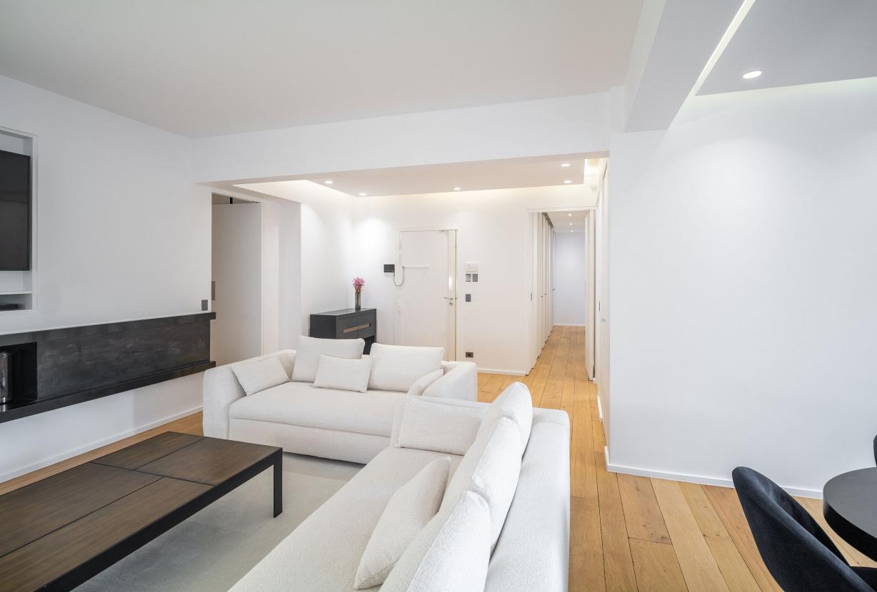 Par024 - Luxury 3 bedroom apartment on Montaigne