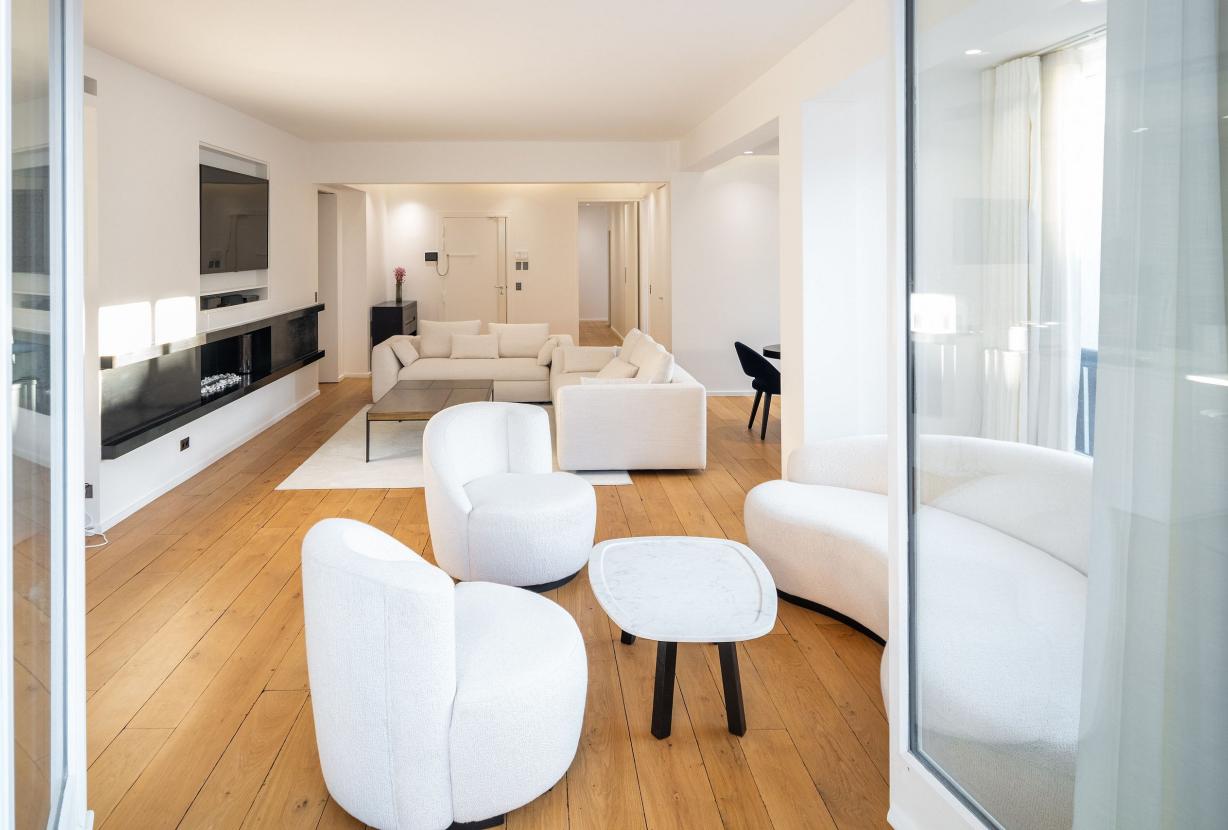 Par024 - Luxury 3 bedroom apartment on Montaigne