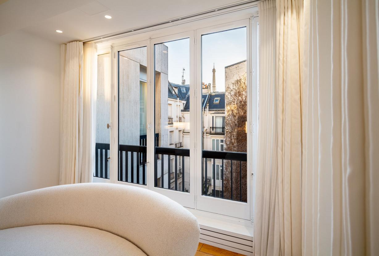 Par024 - Luxury 3 bedroom apartment on Montaigne