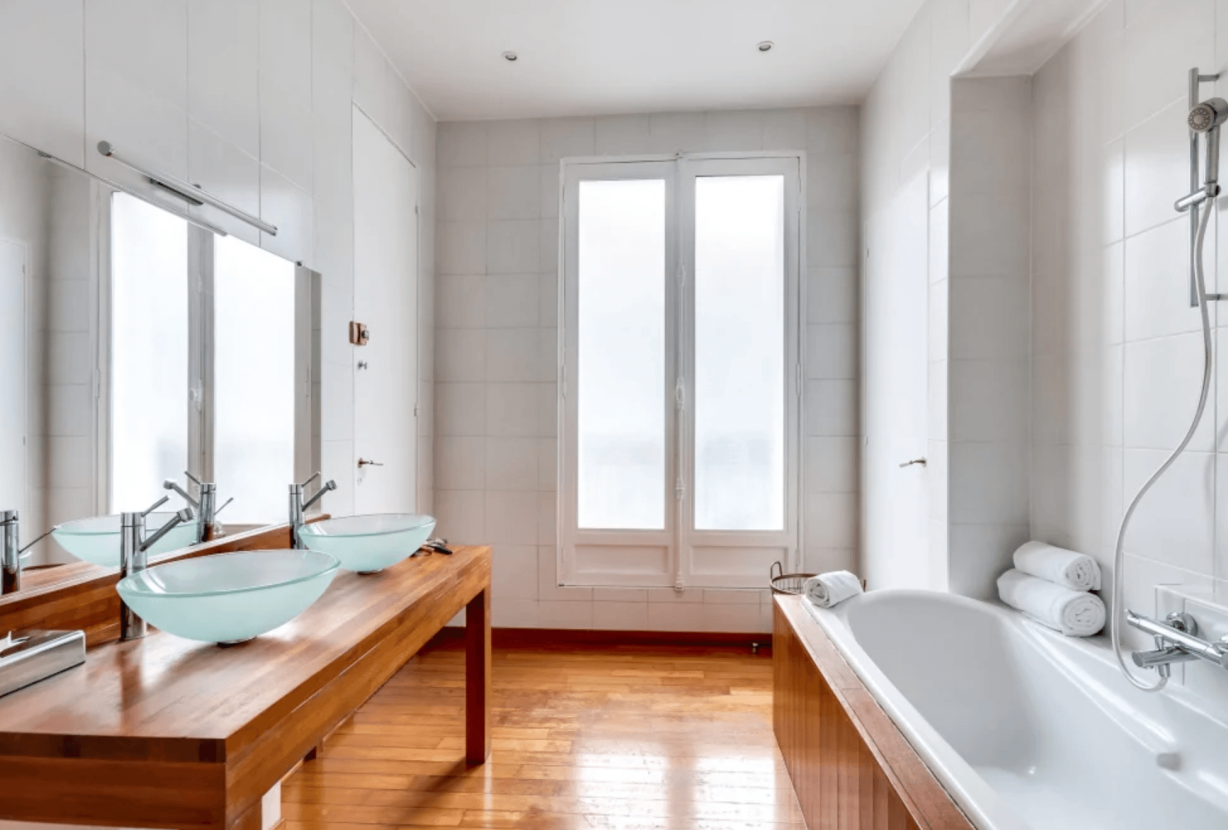 Par208 - Appartement 3 chambres à Paris 8