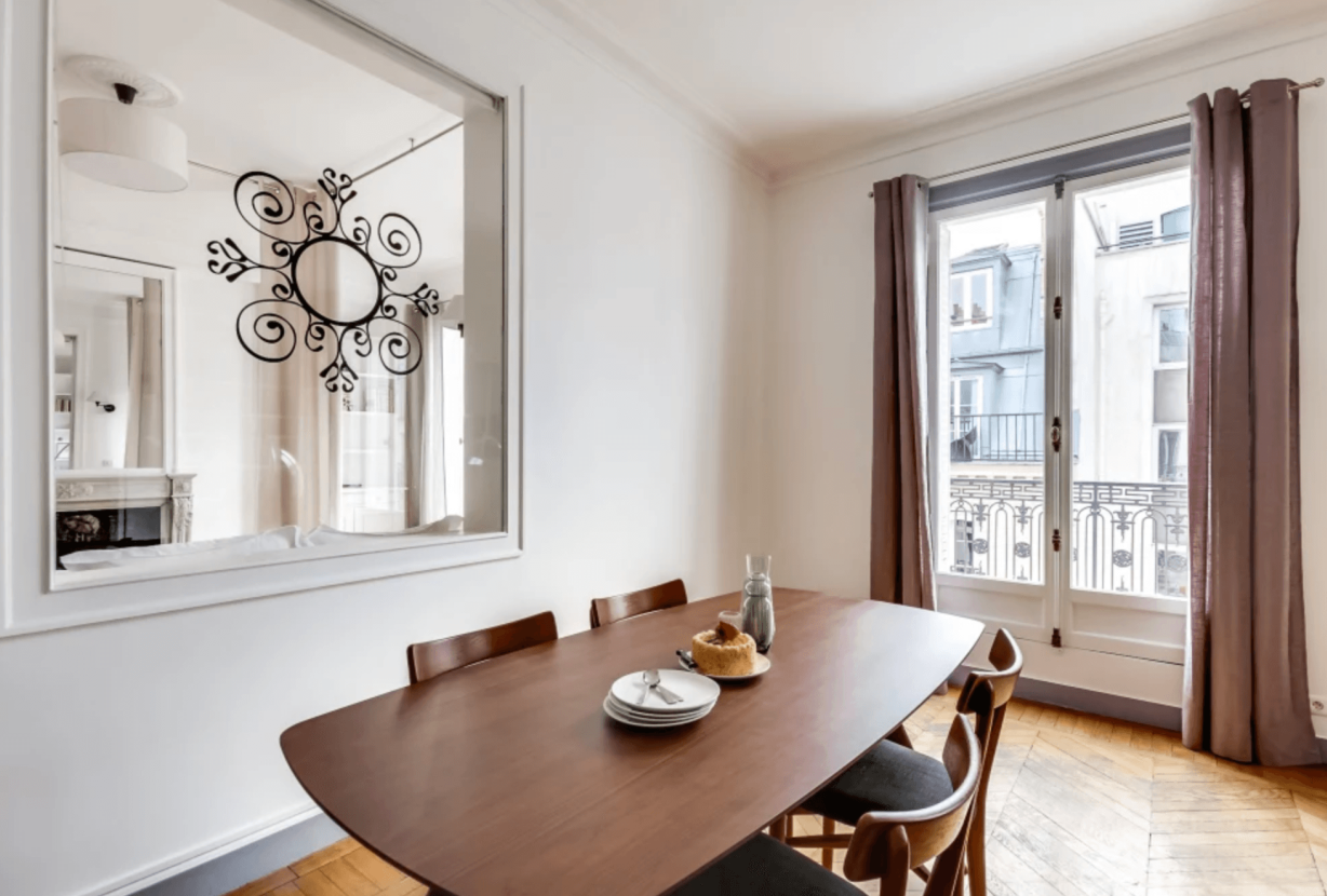 Par208 - Appartement 3 chambres à Paris 8