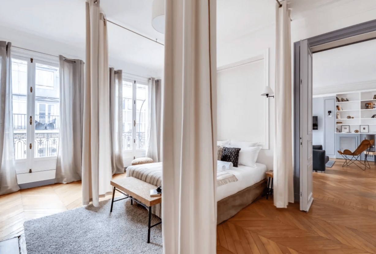 Par208 - Appartement 3 chambres à Paris 8