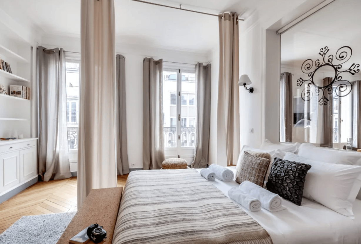 Par208 - Appartement 3 chambres à Paris 8