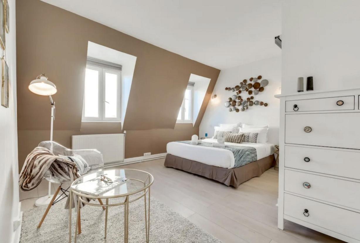 Par209 - 3 bedroom apartment in Paris 8