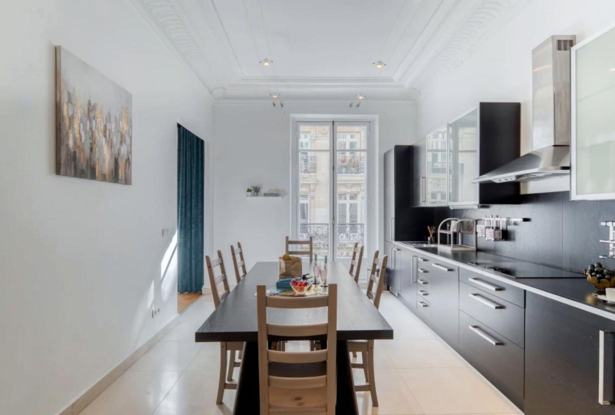 Par 10 - Apartamento de 2 suítes em Paris 8