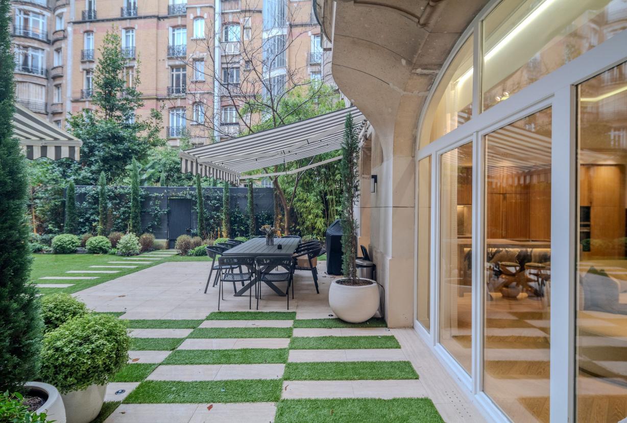Par120 - Apartment with large garden in Paris 16