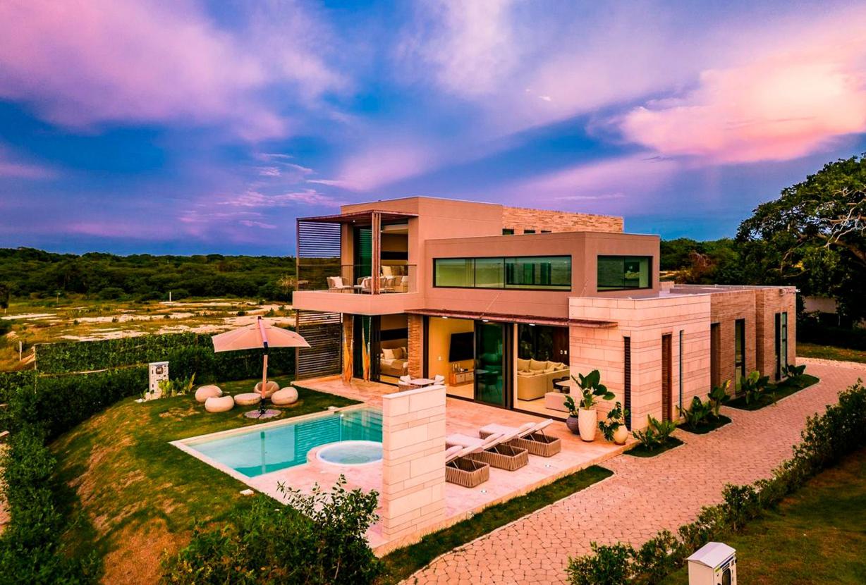 Car019 - Beach house next to Sofitel Barú Calablanca